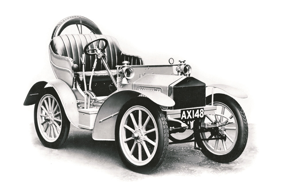 찰스 롤스는 1904년 2기통 10마력 엔진을 장착한 헨리 로이스의 차에 깊은 인상을 받고 “오늘 세계에서 가장 뛰어난 엔지니어를 만났다”는 말을 남겼다